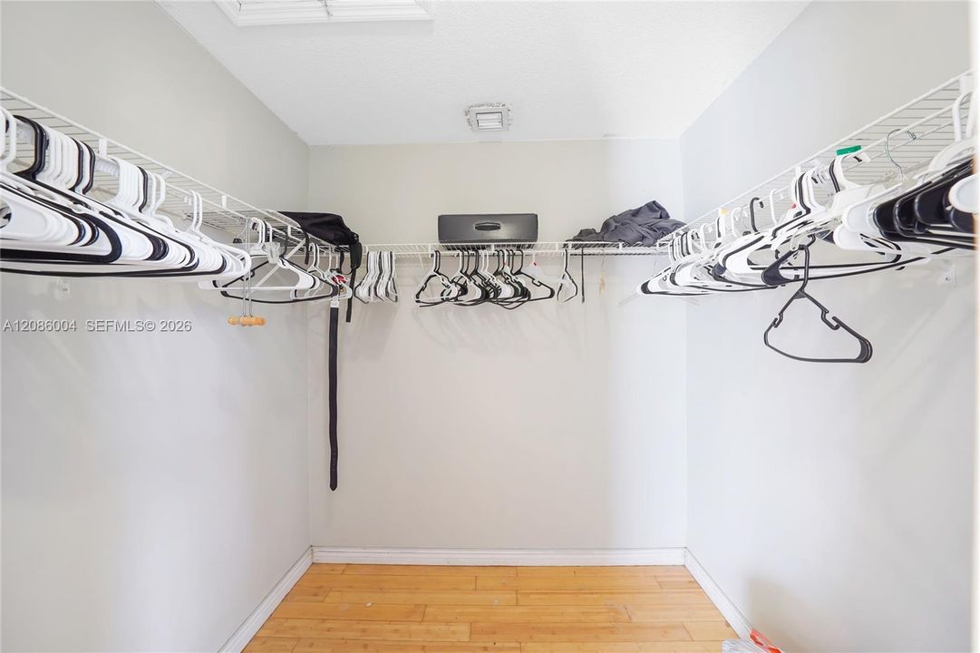 For Rent: $3,300 (3 beds, 2 baths, 1886 Square Feet)