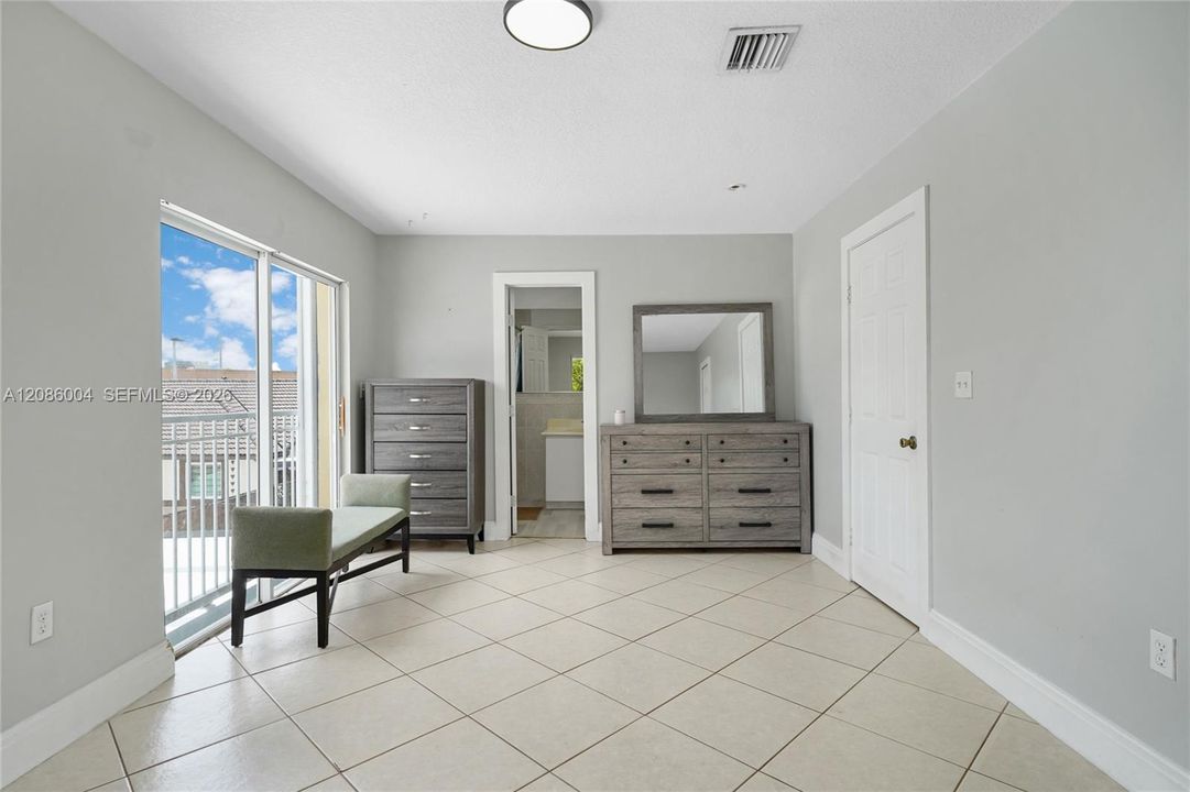For Rent: $3,300 (3 beds, 2 baths, 1886 Square Feet)
