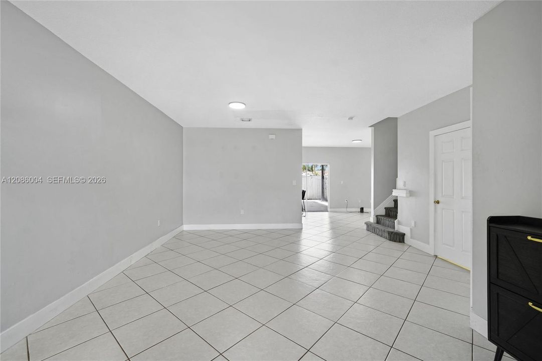 For Rent: $3,300 (3 beds, 2 baths, 1886 Square Feet)