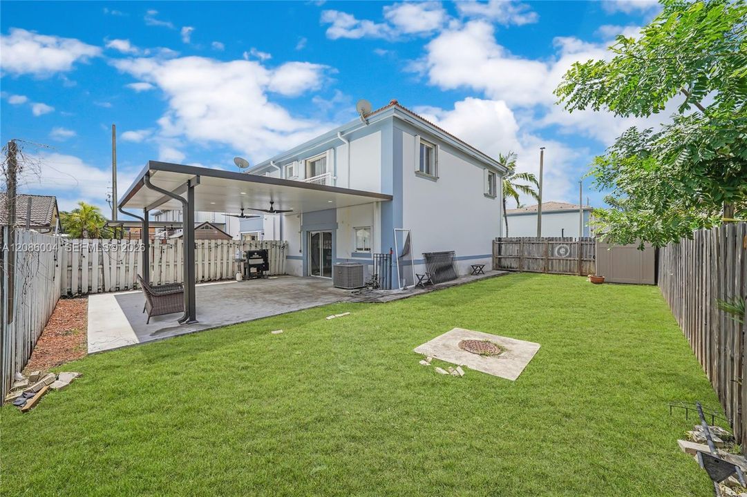 For Rent: $3,300 (3 beds, 2 baths, 1886 Square Feet)