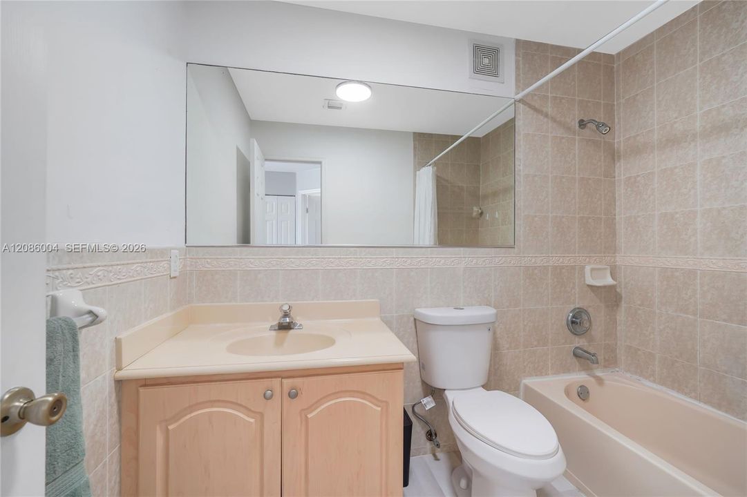 For Rent: $3,300 (3 beds, 2 baths, 1886 Square Feet)