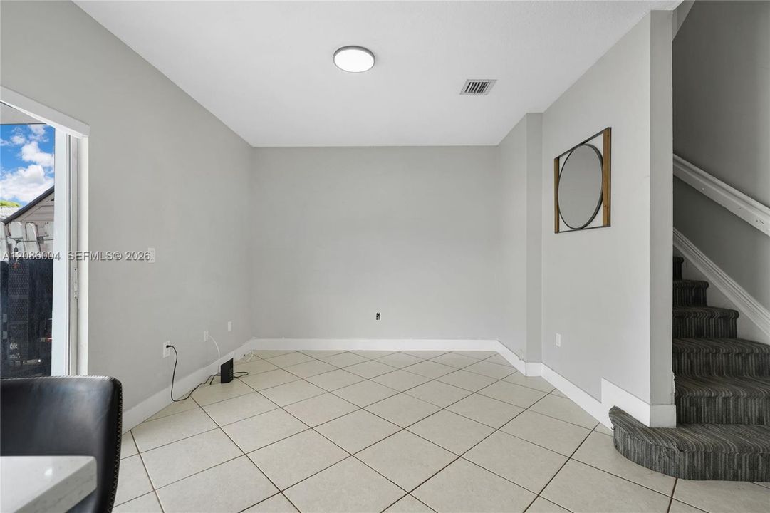 For Rent: $3,300 (3 beds, 2 baths, 1886 Square Feet)