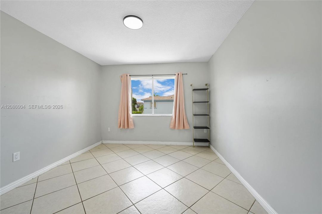 For Rent: $3,300 (3 beds, 2 baths, 1886 Square Feet)