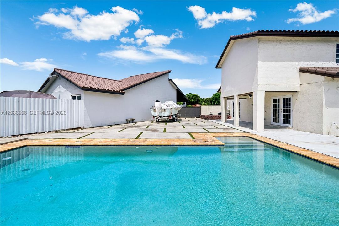 For Sale: $715,000 (4 beds, 2 baths, 2025 Square Feet)