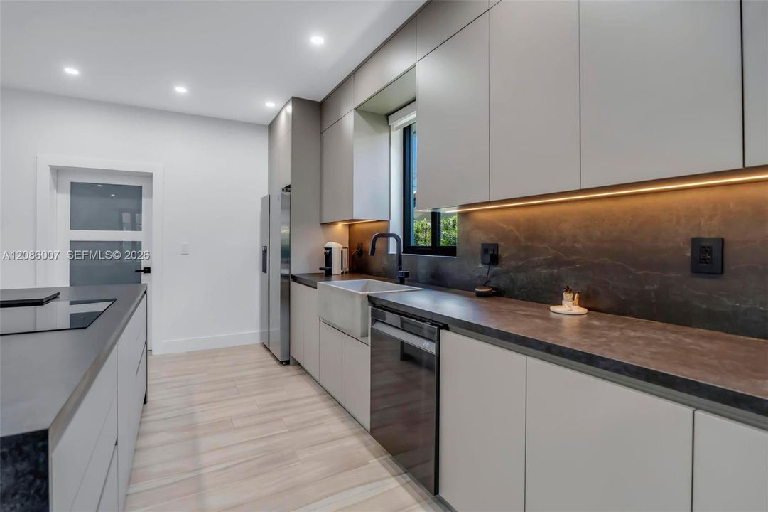 En Renta: $18,000 (4 camas, 2 baños, 1802 Pies cuadrados)