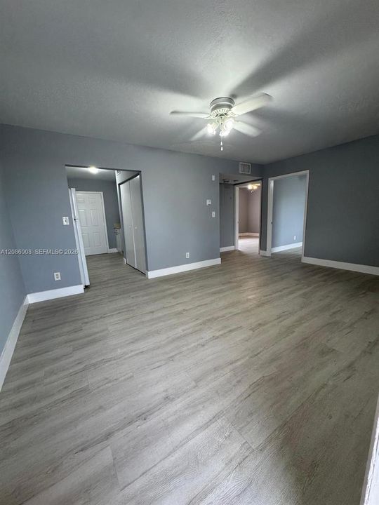 В аренду: $1,700 (2 спален, 1 ванн, 900 Квадратных фут)
