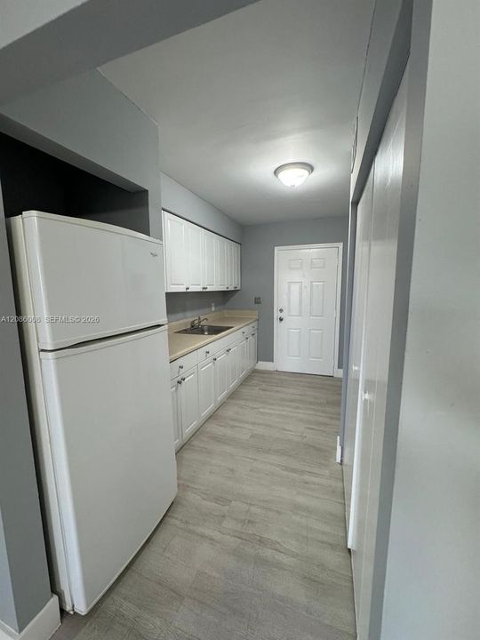 В аренду: $1,700 (2 спален, 1 ванн, 900 Квадратных фут)
