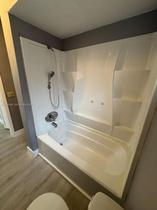 В аренду: $1,700 (2 спален, 1 ванн, 900 Квадратных фут)