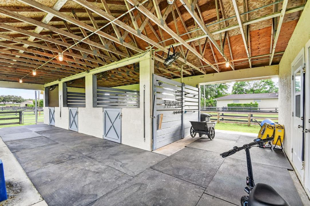 Barn L shaped aisle