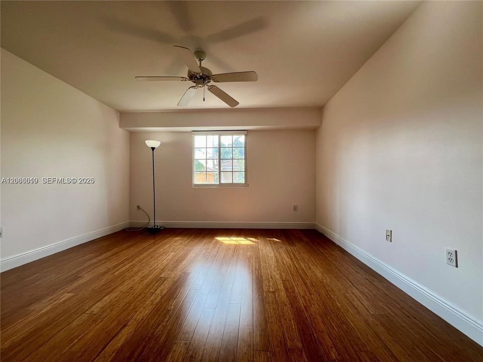 В аренду: $2,250 (1 спален, 1 ванн, 859 Квадратных фут)