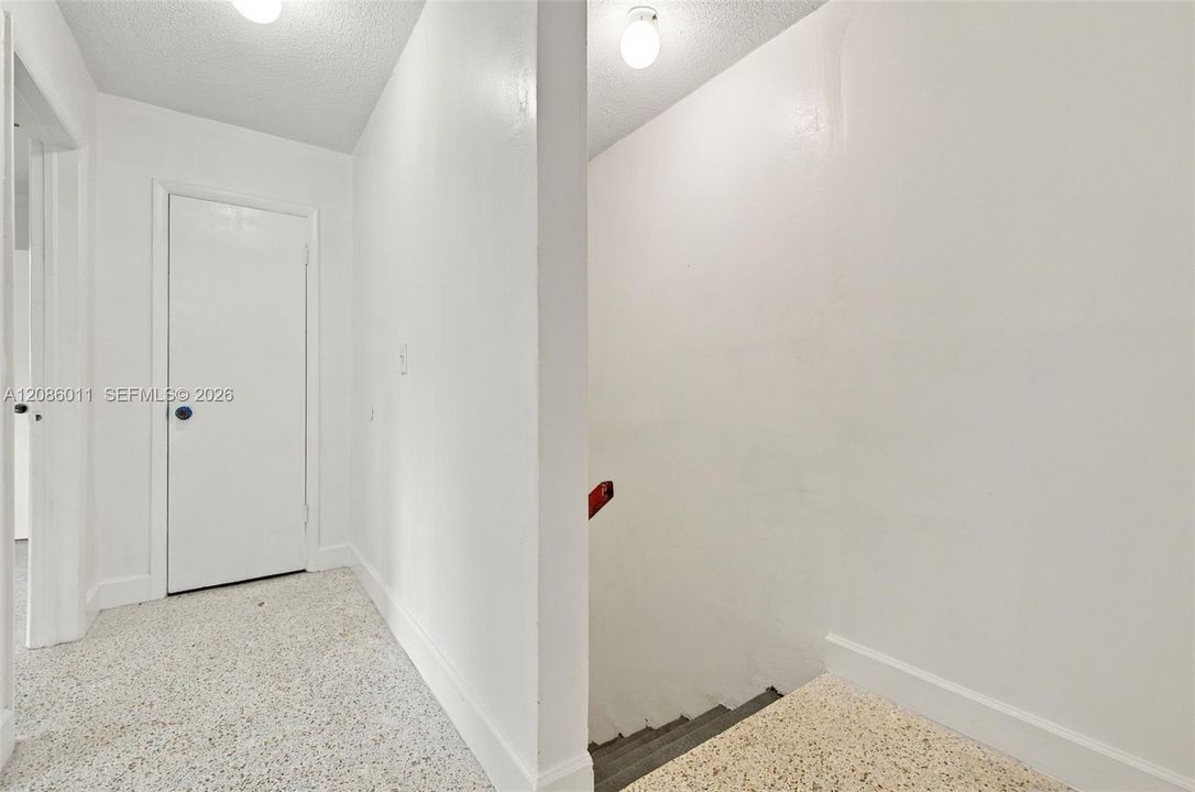 В аренду: $2,400 (2 спален, 1 ванн, 2350 Квадратных фут)