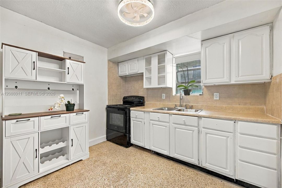 В аренду: $2,400 (2 спален, 1 ванн, 2350 Квадратных фут)