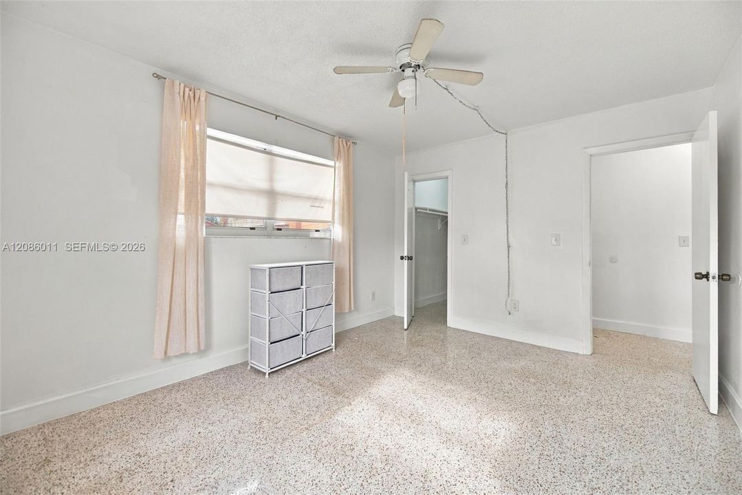 В аренду: $2,400 (2 спален, 1 ванн, 2350 Квадратных фут)