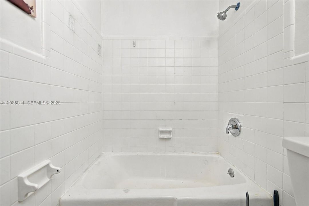 В аренду: $2,400 (2 спален, 1 ванн, 2350 Квадратных фут)
