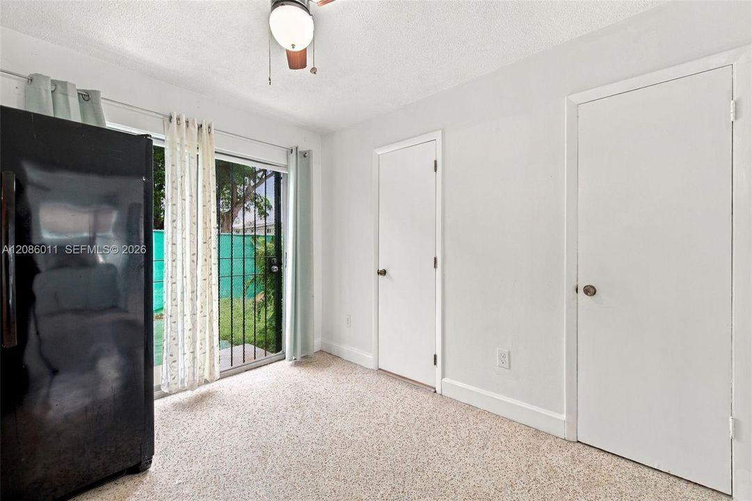 В аренду: $2,400 (2 спален, 1 ванн, 2350 Квадратных фут)