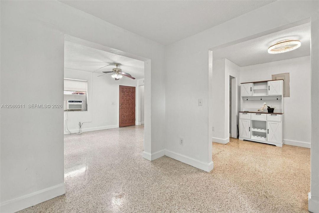 В аренду: $2,400 (2 спален, 1 ванн, 2350 Квадратных фут)
