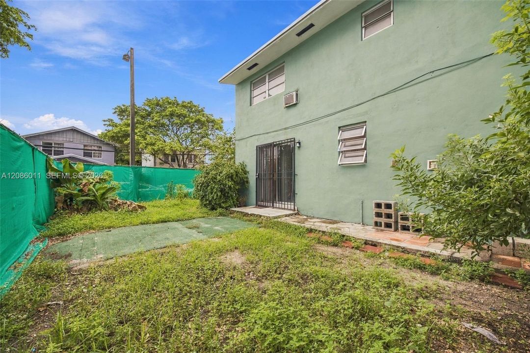 В аренду: $2,400 (2 спален, 1 ванн, 2350 Квадратных фут)