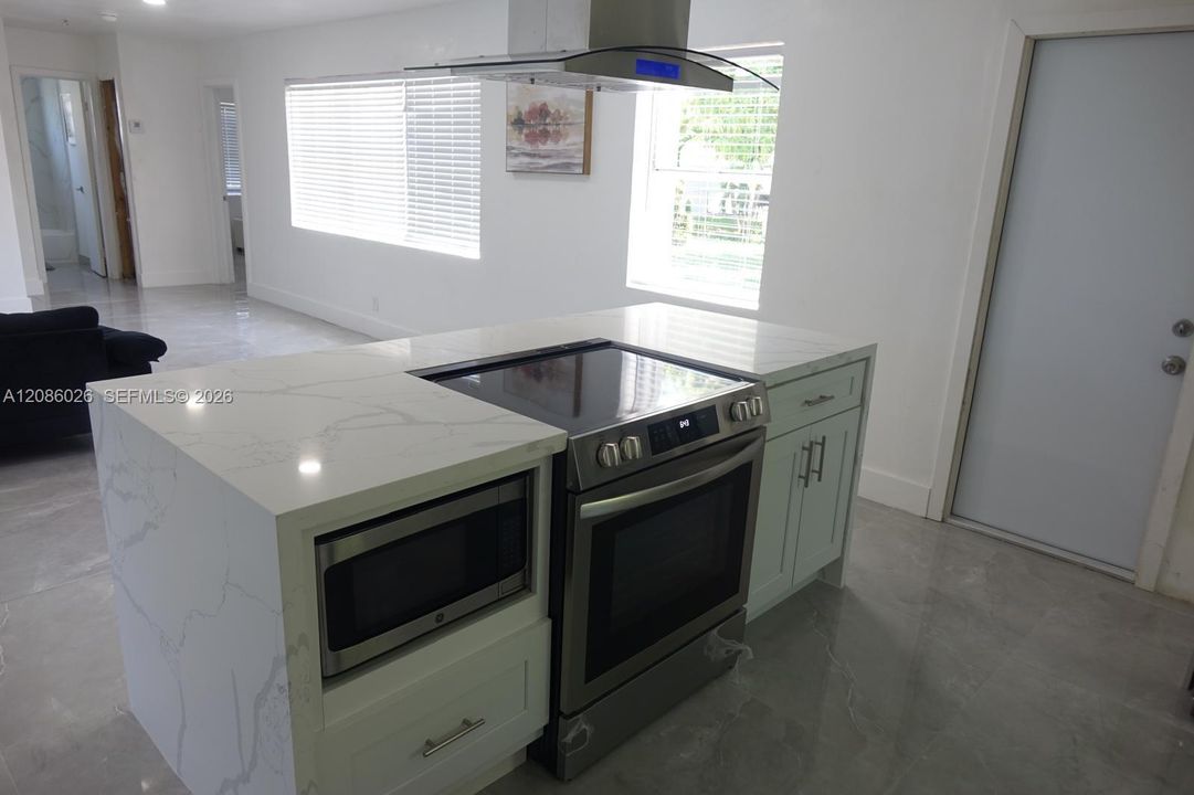 For Sale: $499,999 (3 beds, 2 baths, 1335 Square Feet)