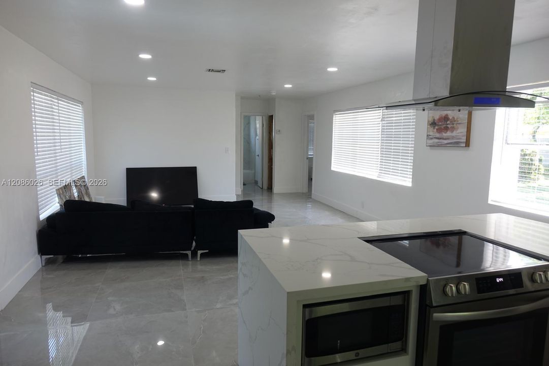 For Sale: $499,999 (3 beds, 2 baths, 1335 Square Feet)