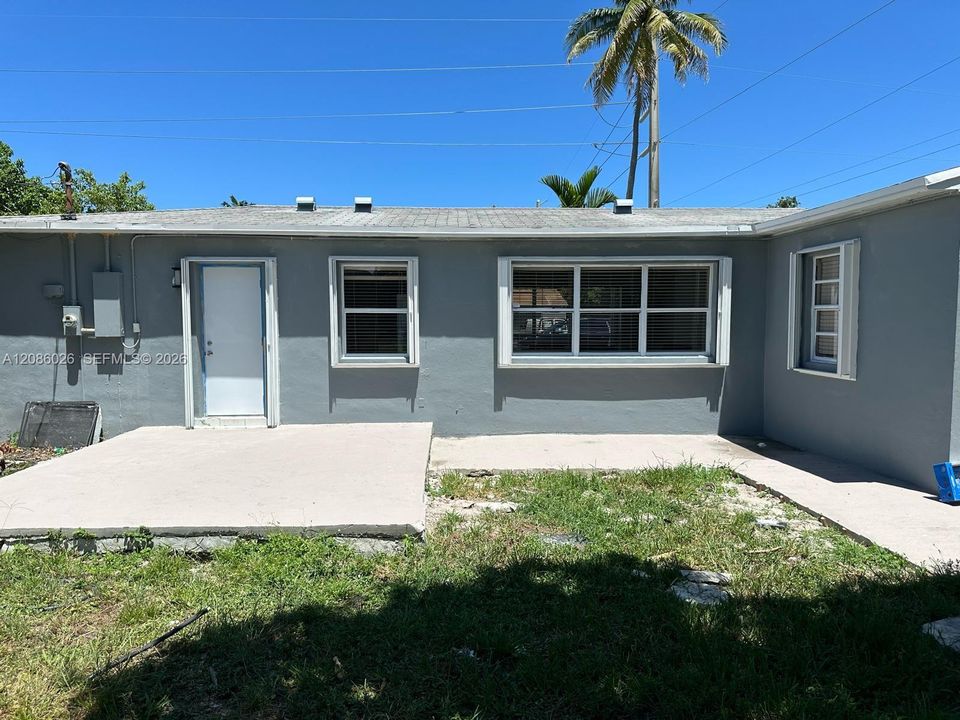 For Sale: $499,999 (3 beds, 2 baths, 1335 Square Feet)