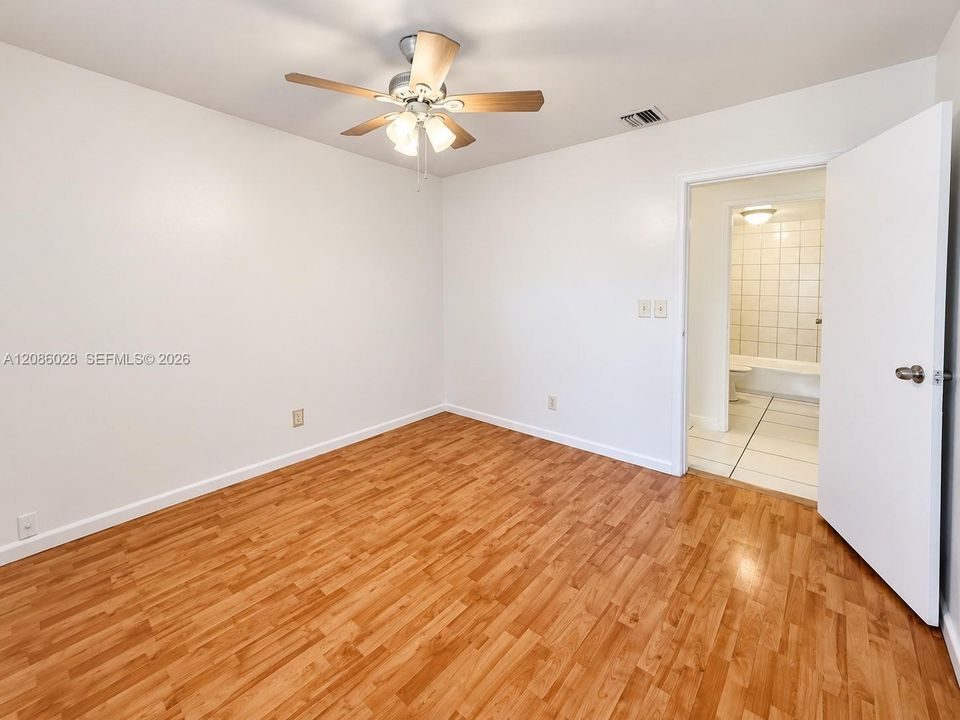 En Renta: $2,995 (3 camas, 2 baños, 1308 Pies cuadrados)
