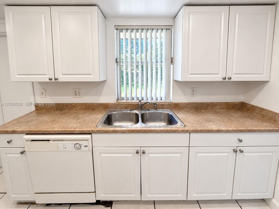 En Renta: $2,995 (3 camas, 2 baños, 1308 Pies cuadrados)