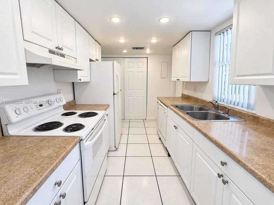 En Renta: $2,995 (3 camas, 2 baños, 1308 Pies cuadrados)