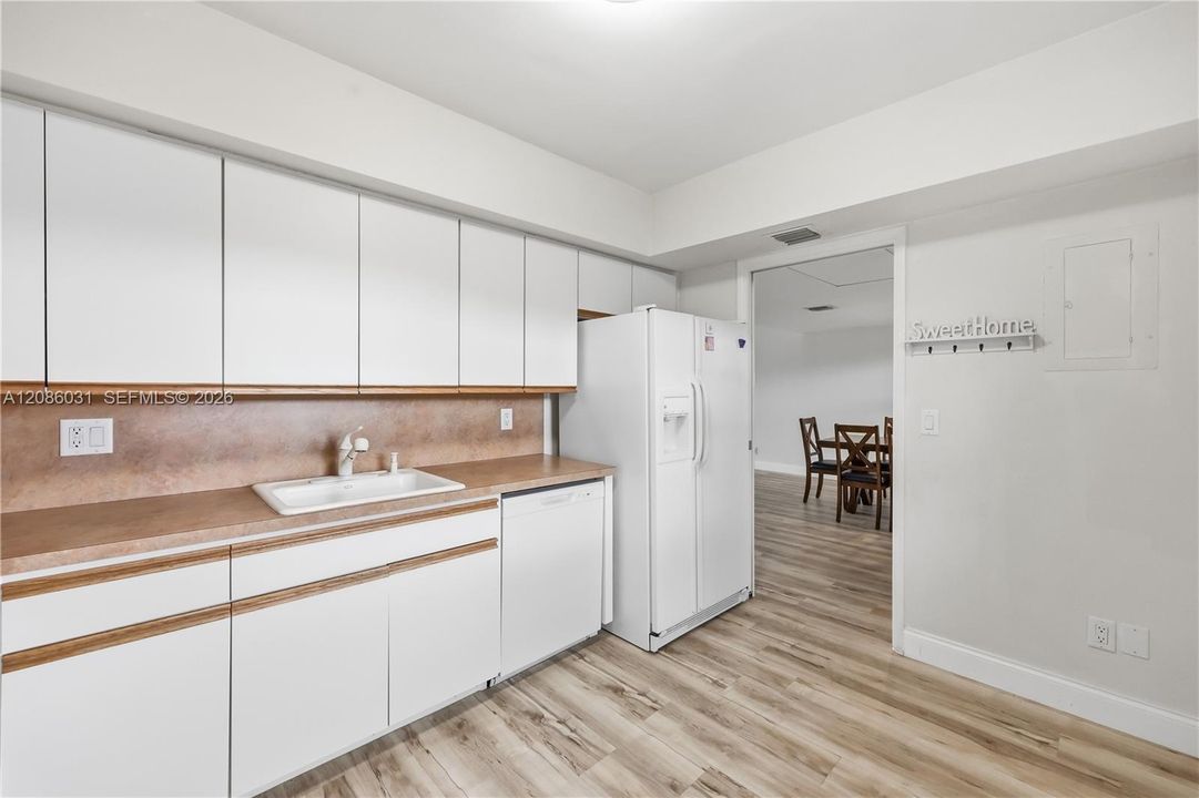 На продажу: $290,000 (3 спален, 2 ванн, 1500 Квадратных фут)
