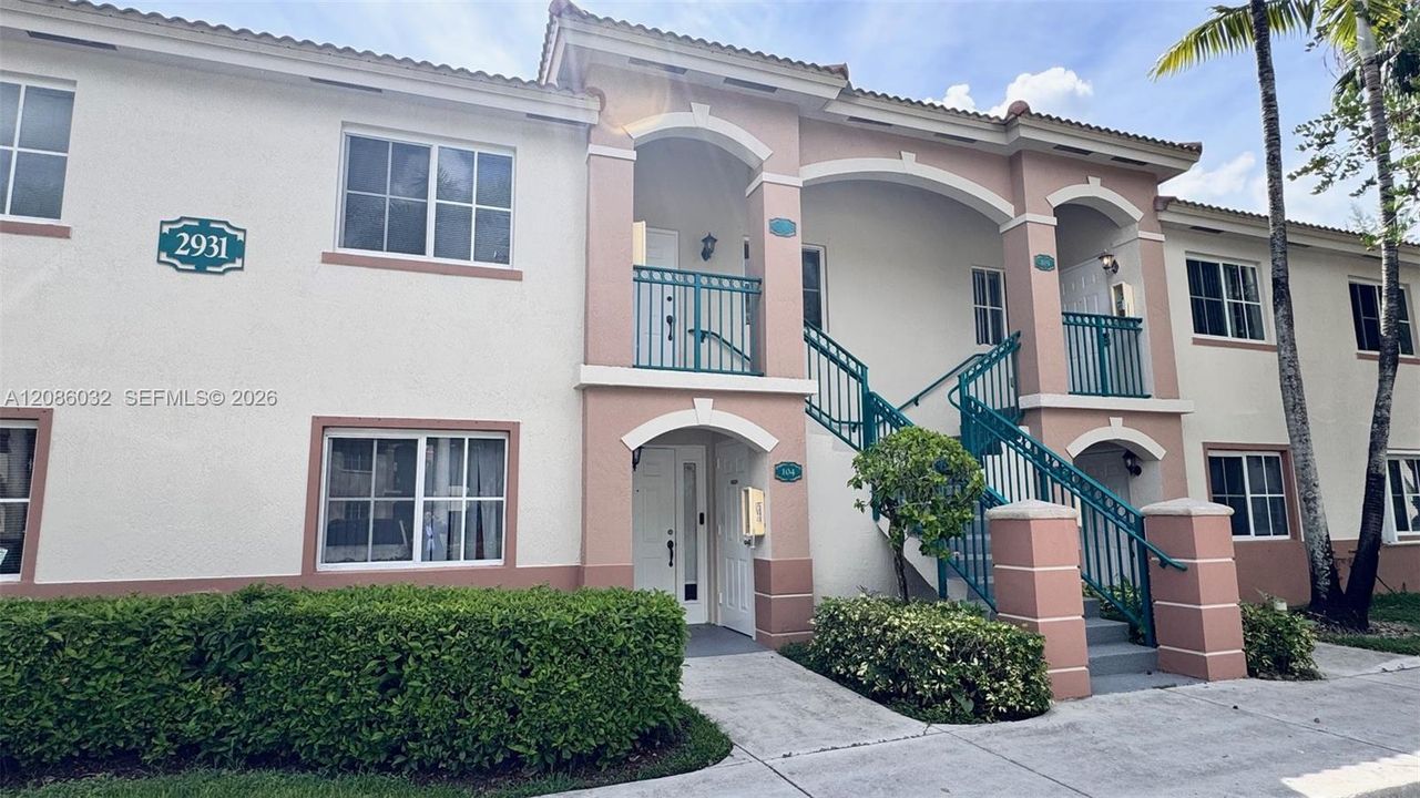 For Sale: $190,000 (2 beds, 2 baths, 815 Square Feet)