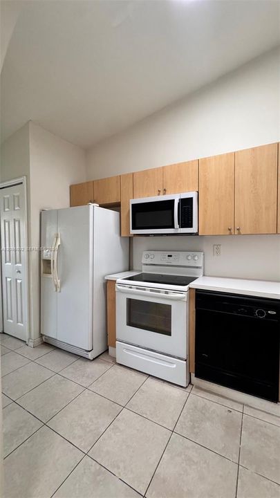 For Sale: $190,000 (2 beds, 2 baths, 815 Square Feet)