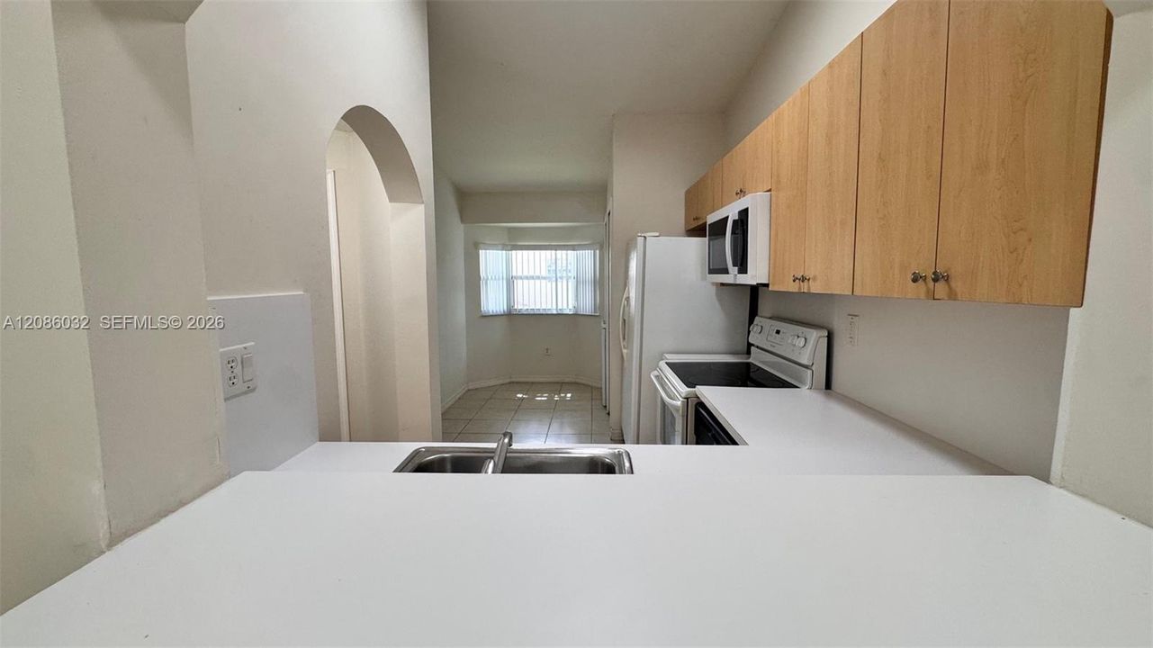 For Sale: $190,000 (2 beds, 2 baths, 815 Square Feet)