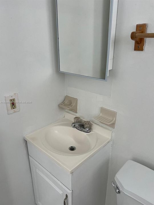 В аренду: $1,300 (1 спален, 1 ванн, 750 Квадратных фут)