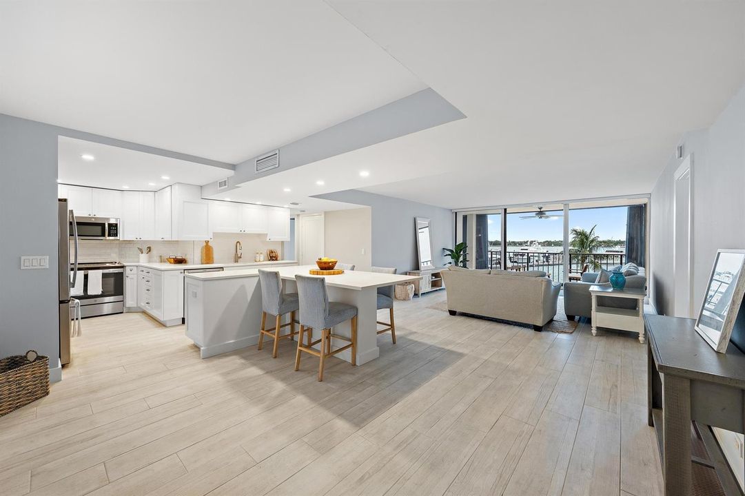 Kitchen & Dining