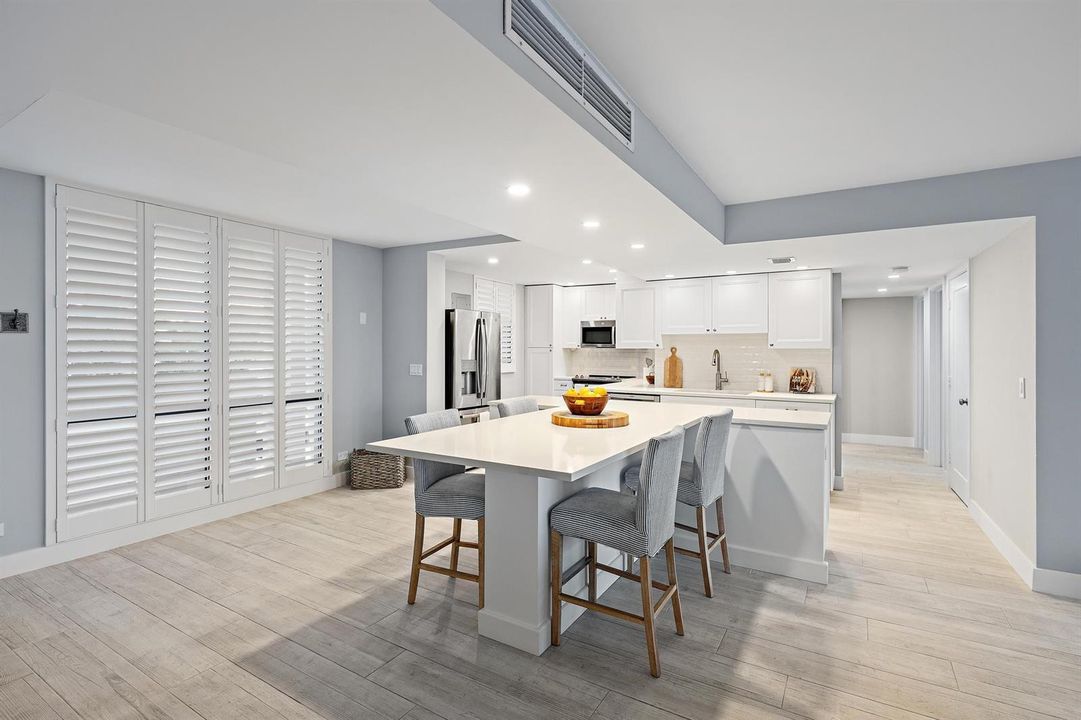 Kitchen & Dining