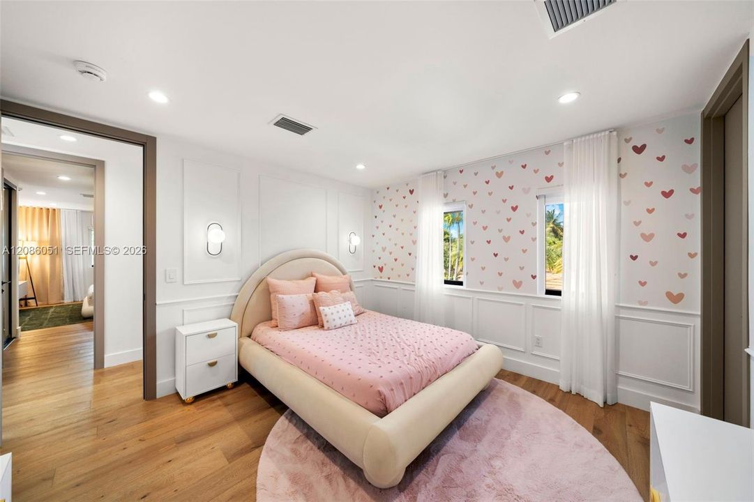 В аренду: $40,000 (5 спален, 5 ванн, 4295 Квадратных фут)