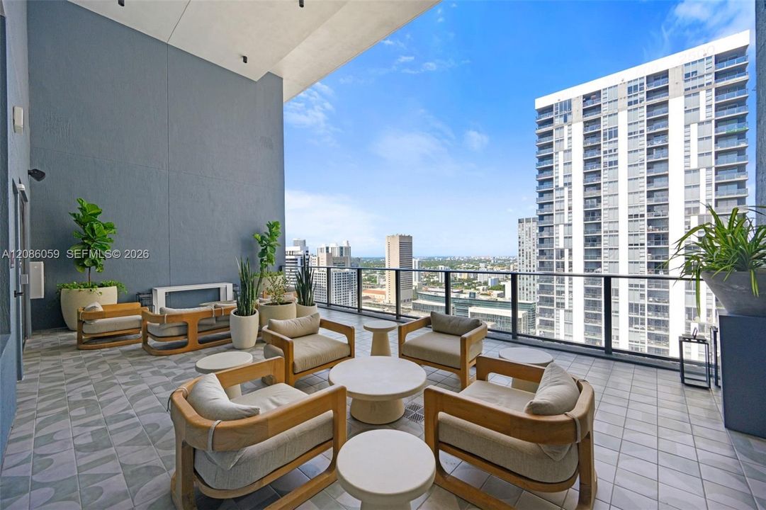 For Rent: $3,400 (1 beds, 1 baths, 511 Square Feet)