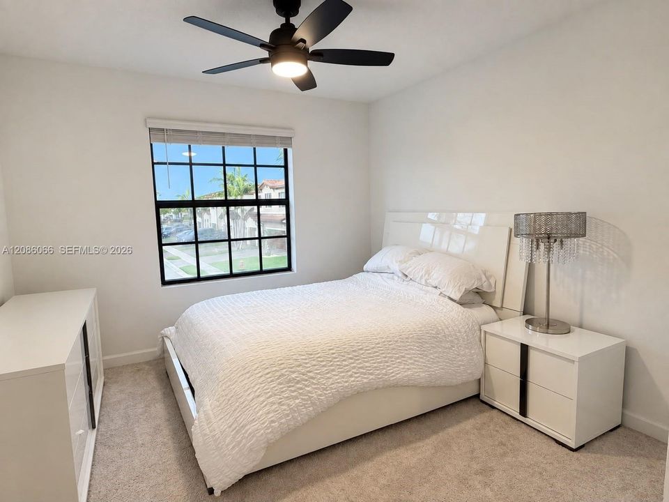 En Venta: $439,000 (3 camas, 2 baños, 1609 Pies cuadrados)