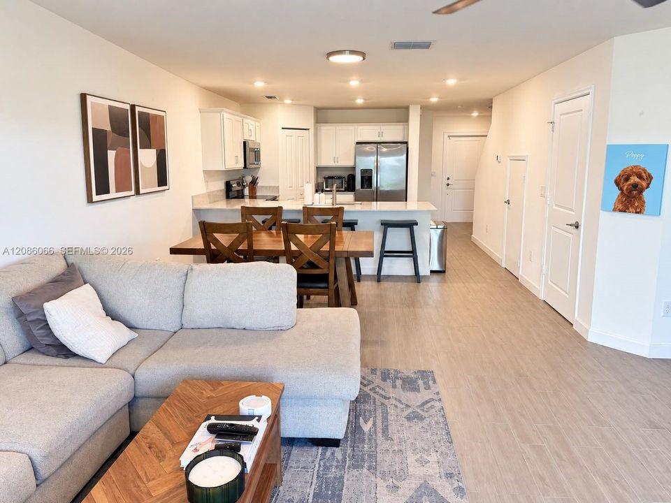 En Venta: $439,000 (3 camas, 2 baños, 1609 Pies cuadrados)