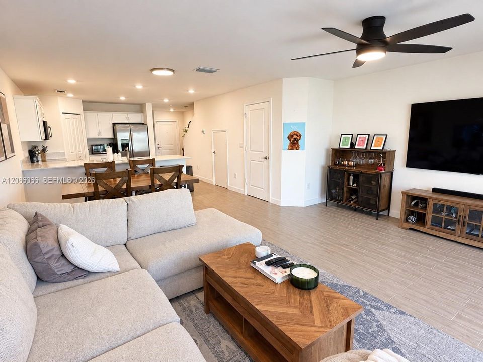En Venta: $439,000 (3 camas, 2 baños, 1609 Pies cuadrados)