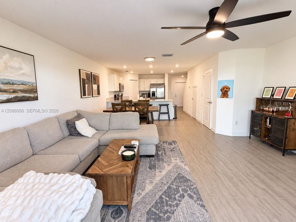 En Venta: $439,000 (3 camas, 2 baños, 1609 Pies cuadrados)