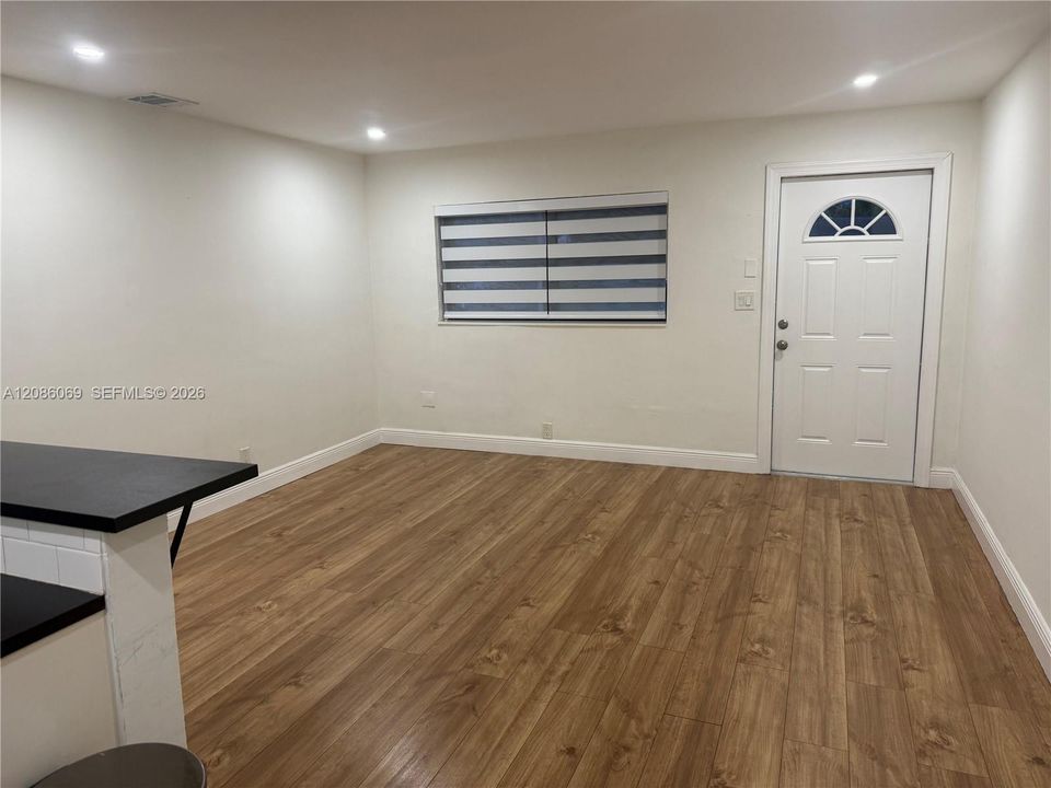 В аренду: $3,200 (3 спален, 2 ванн, 1427 Квадратных фут)