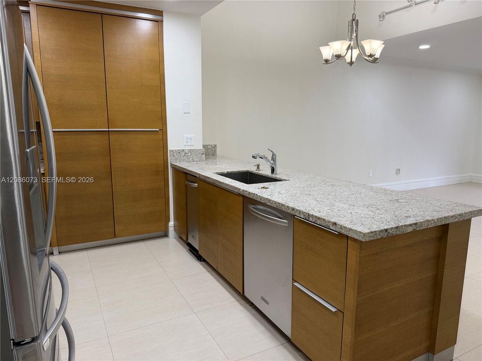 В аренду: $3,650 (3 спален, 2 ванн, 1732 Квадратных фут)