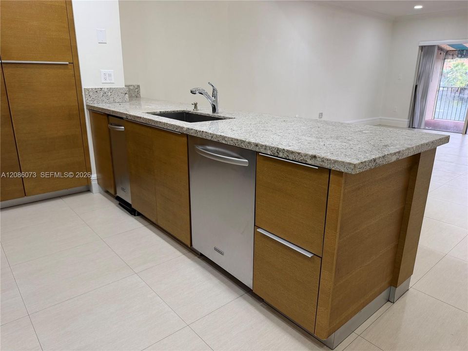В аренду: $3,650 (3 спален, 2 ванн, 1732 Квадратных фут)