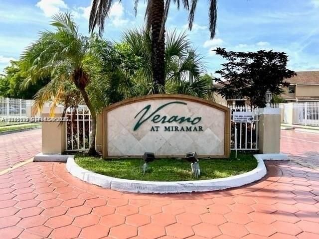 В аренду: $2,200 (2 спален, 2 ванн, 1070 Квадратных фут)