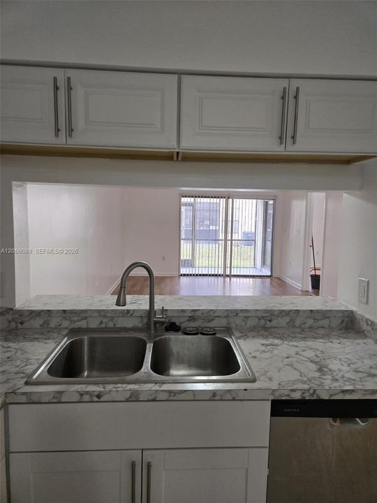 В аренду: $2,200 (2 спален, 2 ванн, 1070 Квадратных фут)