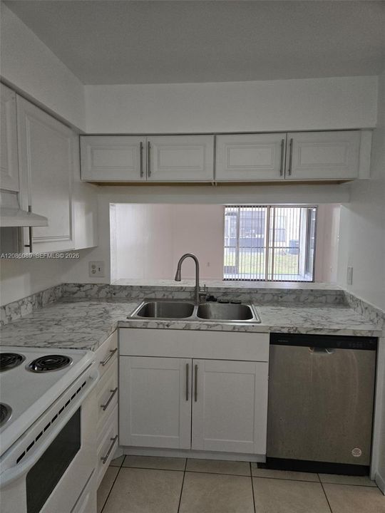В аренду: $2,200 (2 спален, 2 ванн, 1070 Квадратных фут)