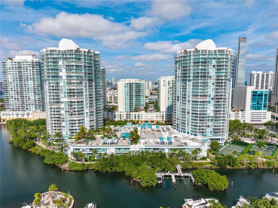 For Sale: $1,499,000 (2 beds, 2 baths, 1786 Square Feet)