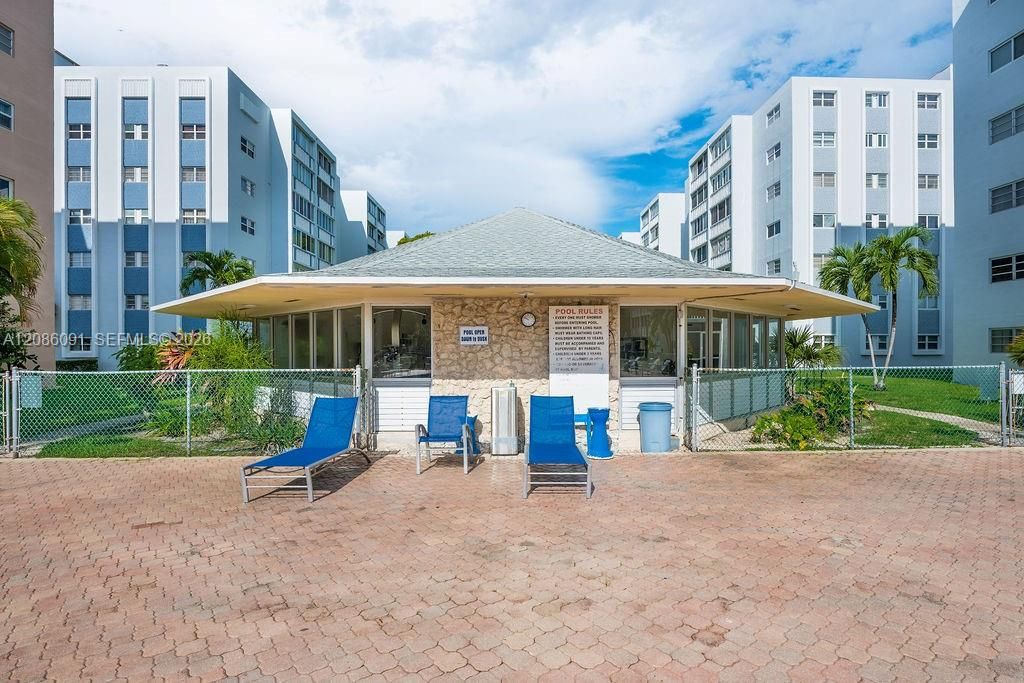 For Sale: $154,900 (1 beds, 1 baths, 847 Square Feet)
