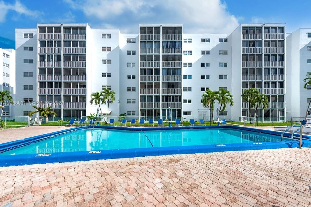 For Sale: $154,900 (1 beds, 1 baths, 847 Square Feet)