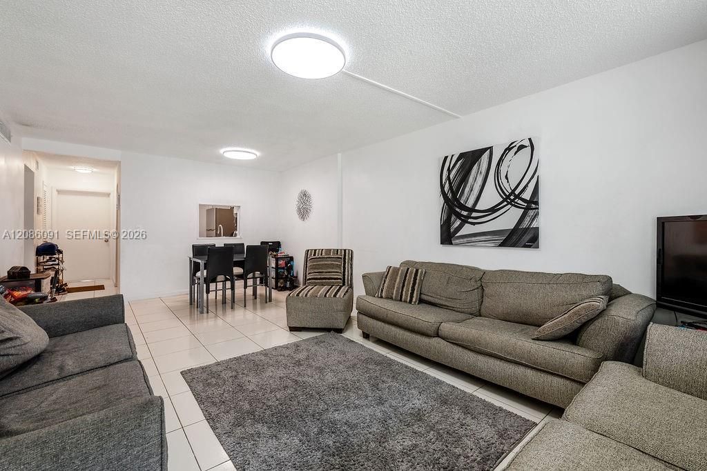 For Sale: $154,900 (1 beds, 1 baths, 847 Square Feet)
